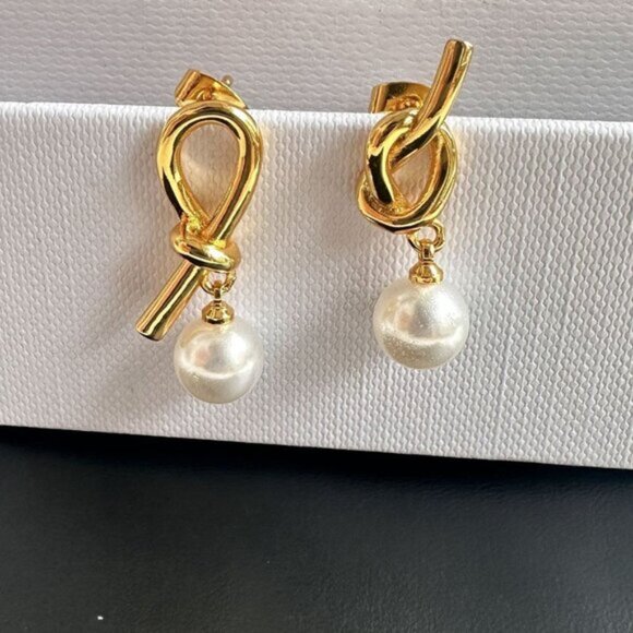 CELINE Twist Tie Earrings with Pearl - Picture 4 of 5